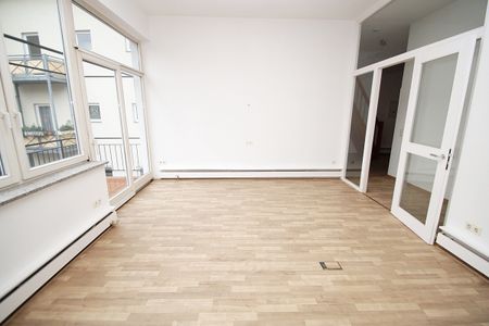 großzügige 3-Zi-Maisonette-Whg mit BALKON direkt am Markt - Photo 5