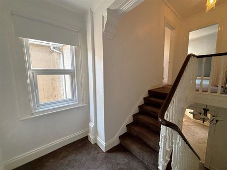 12 Glandore Gardens, - Photo 3