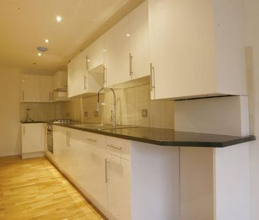 2 bedroom flat to rent - Photo 2