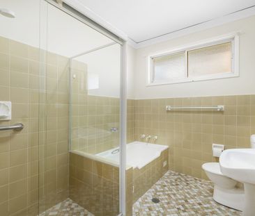 Family Home with Water Views - Photo 5