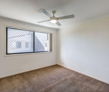 Modern 3-Storey Townhouse With Double Garage - Photo 5