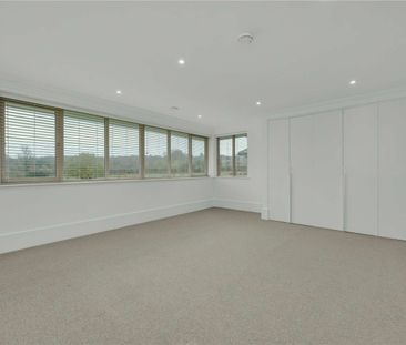 An impressive 5 bedroom detached home with impressive views. - Photo 1