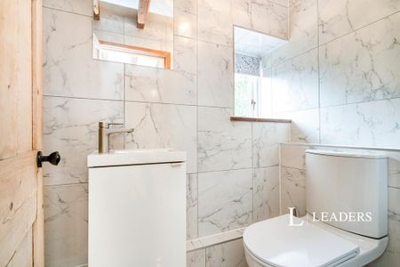 4 bedroom detached house to rent - Photo 5