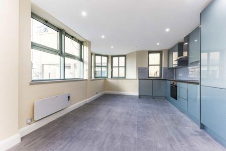 3 bedroom flat to rent - Photo 4