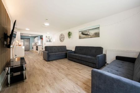 8 bedroom terraced house to rent - Photo 2