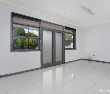 Charming 2-Bedroom House in Blacktown - WATER INCLUDED - Photo 4