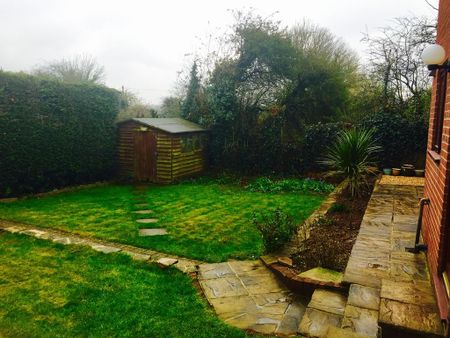 4 bedroom detached house to rent - Photo 2