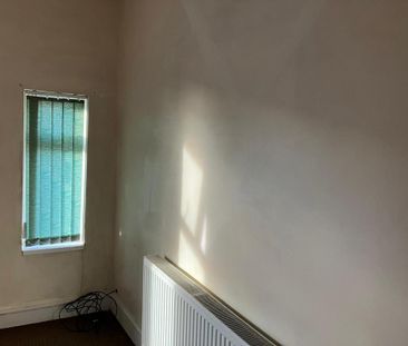 2 bedroom end of terrace house to rent - Photo 2