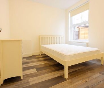 3 bedroom flat to rent - Photo 5