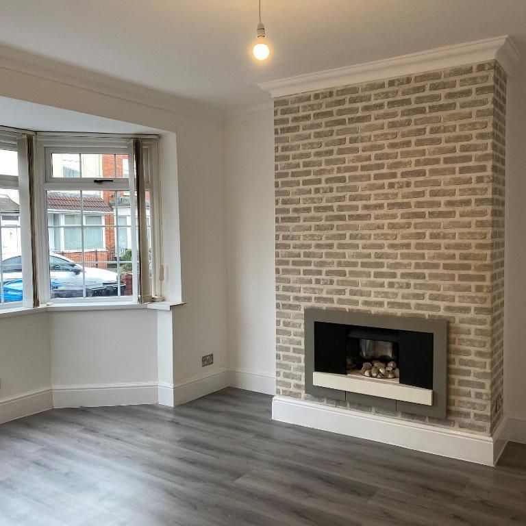 3 Bedroom Terraced House To Rent - Photo 1