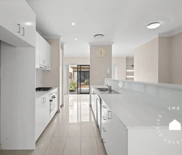 “Your Dream Townhouse Awaits in Castle Hill!” - Photo 4