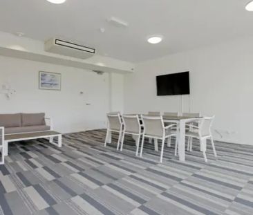 Stunning 1X1 Part-Furnished Apartment with Breathtaking Views - Photo 2