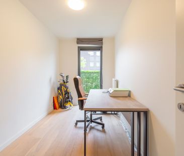 Ruim gelijkvloers appartement met tuin - Photo 1