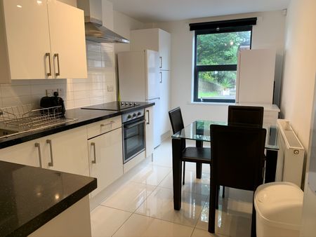 4 Bed Flat, Clarendon Road, LS2 - Photo 5