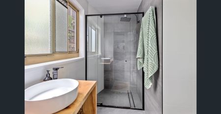 Stunning 2 Bedroom Apartment - Walk to Currumbin Beach! - Photo 3