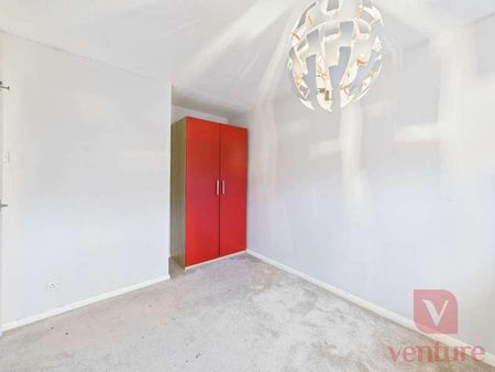 Petersham Close, Newport Pagnell, MK16 - Photo 4