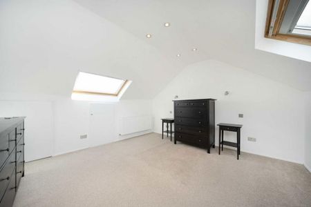 3 bedroom flat to rent - Photo 4