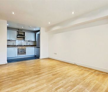 Thorpe Road, Staines-upon-Thames, Surrey, TW18 3HT - Photo 1