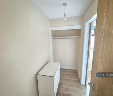 Studio to rent - Photo 6