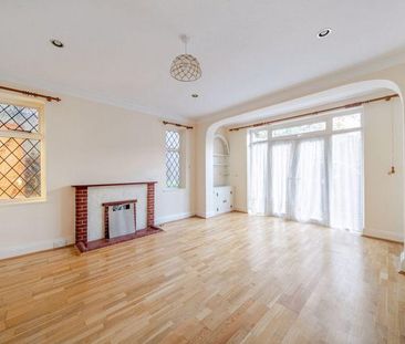 3 bedroom detached house to rent - Photo 2