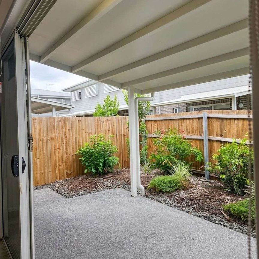 Avail 22/05/26-4 BED 2 BATH TOWNHOUSE WITH DUCTED AIR - Photo 1