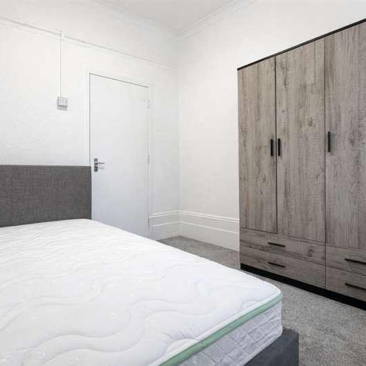 The Slade, SE18 - Photo 1