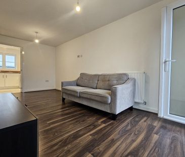 Tame Close - Photo 5