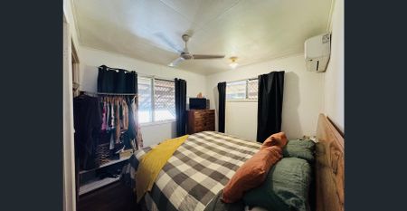 4 BEDROOMS + 2 TOILETS + SOLAR + LARGE POWERED SHED + REAR ACCESS - Photo 4