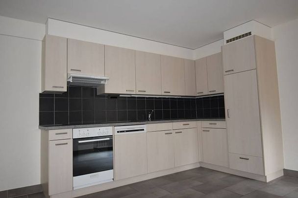 City center, within walking distance of all amenities, large 3.5-room apartment on the 2nd floor - Photo 1