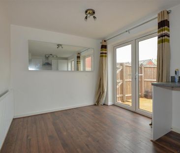 3 bedroom end of terrace house to rent - Photo 3