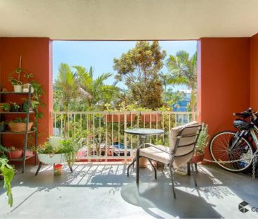 “Studio Apartment in Highgate Hill” - Photo 6