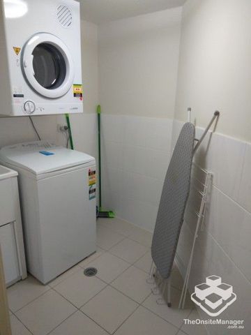 Convenient 1-Bedroom Fully Furnished Apartment â Trilogy, Surfers Paradise - Photo 3