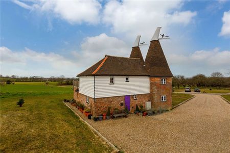 Beautifully converted Oast House near to the village of Brenchley - Photo 3