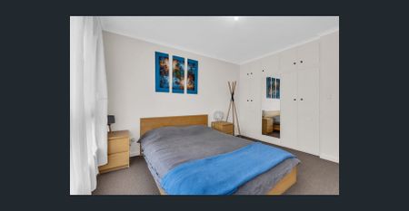 Character Family Home! - Photo 5