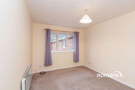 Corfe Way, Farnborough, GU14 - Photo 2