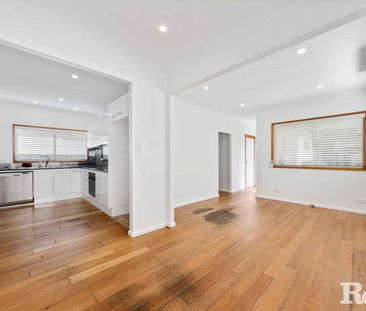 LARGE FAMILY HOME CLOSE TO WOY WOY TOWN CENTRE! - Photo 6