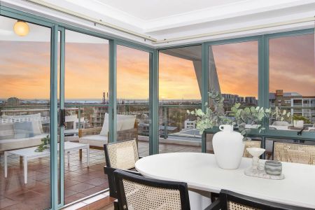 Penthouse Living (194sqm) With Panoramic City To Ocean Views - Photo 2