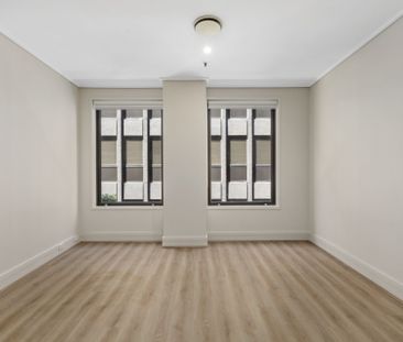 Stylish Inner-City Apartment Opposite Fawkner Park - Photo 2