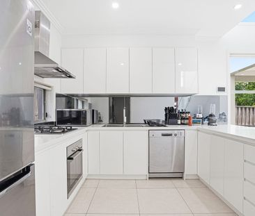 Stunning Family Home in Quiet Street - Photo 6