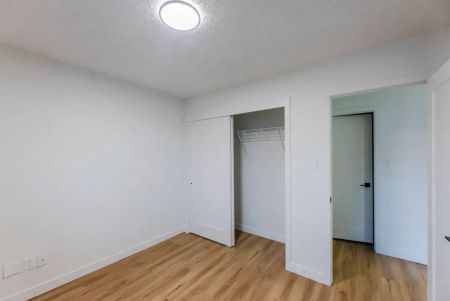1 Bedroom - Photo 5