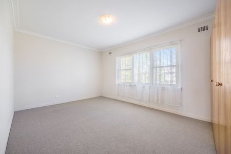 4 Derrima Road, Queanbeyan NSW 2620 - House For Rent | Domain - Photo 2