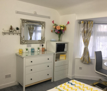 1 bedroom in a house share to rent - Photo 1