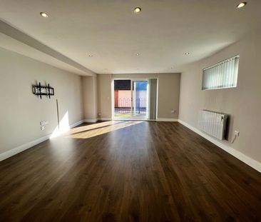 To Let – Grosvenor Road, Birkdale – Two Bedroom Lower Ground Floor Apt - Photo 4