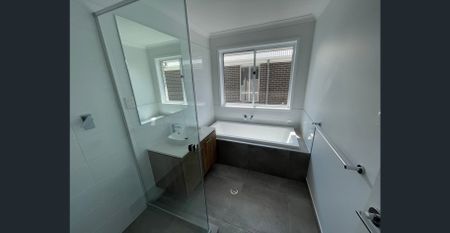 Modern Luxury Living in the Bayside – Spacious 4-Bedroom Family Home - Photo 4