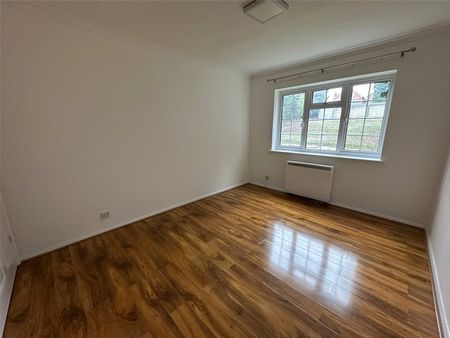 Connaught Road, Fleet, Hampshire, GU51 - Photo 2