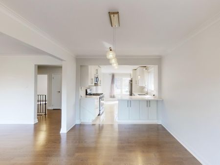 For Lease - 65 Bellbury Crescent, Toronto, Ontario - Photo 3
