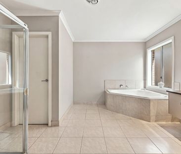 Spacious Single-Level Family Living with Exceptional Entertaining Spaces - Photo 6