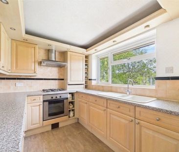 2 bedroom Maisonette in Lillibrooke Crescent, Maidenhead - Photo 3