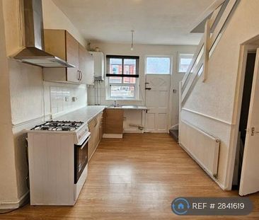 2 bedroom end of terrace house to rent - Photo 3