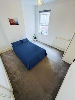 Room in a Shared Flat, Stunning Double Room In Westminster/, SW1V - Photo 1